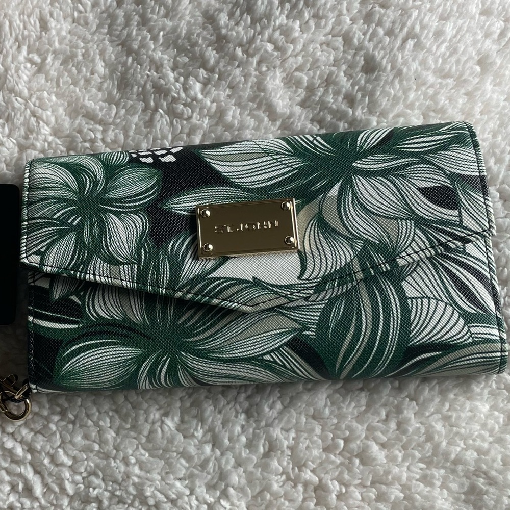 ST.JOHN wallet, green, white, black with a little gray. Size is 8” X 5”.
